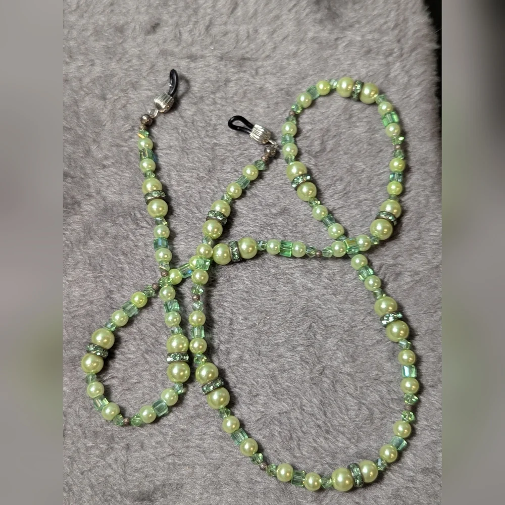 Eye glass Holder Green Beaded  Chain Faux pearl Rhinestone Vintage Style Fancy